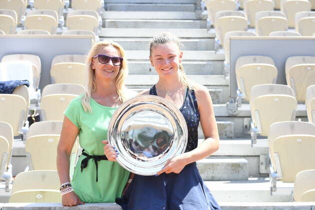 Tennis - Roland Garros 2022 - Finale dames juniors - victoire de Lucie Havlickova - republique Tcheque - contre Solana Sierra - Argentine TENNIS : Roland Garros 2022 - France - 04 06 2022 ChrysleneCaillaud Panoramic 