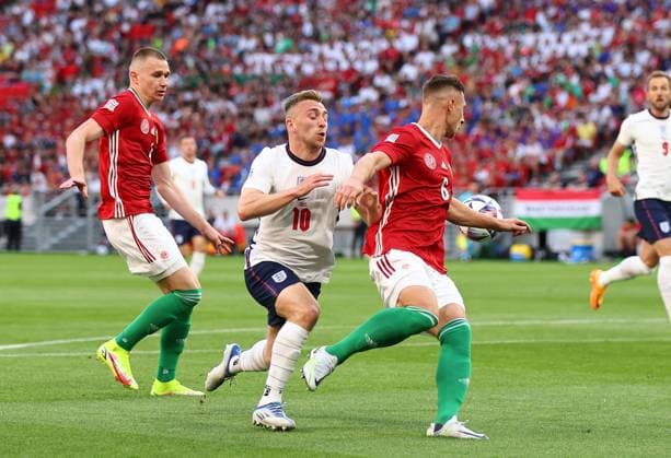 Fußball, Nations League, England - Ungarn Budapest, Hungary, 4th June 2022. Jarrod Bowen of England blocked by Willi Orban of Hungary during the UEFA Nations League match at Puskas Arena, Budapest. Picture credit should read: David Klein Sportimage EDITORIAL USE ONLY. No use with unauthorised audio, video, data, fixture lists, club league logos or live services. Online in-match use limited to 120 images, no video emulation. No use in betting, games or single club league player publications. SPI-1726-0046