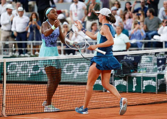 French Open 2022, Coco Gauff congratulates the winner Iga Swiatek, jubilation, joy, emotion Tennis French Open 2022 Grand Slam ATP WTA ITF Roland Garros Paris France 4 June 2022 Copyright: xJuergenxHasenkopfx