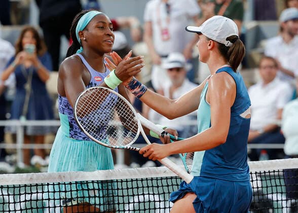 French Open 2022, Coco Gauff congratulates the winner Iga Swiatek, jubilation, joy, emotion Tennis French Open 2022 Grand Slam ATP WTA ITF Roland Garros Paris France 4 June 2022 Copyright: xJuergenxHasenkopfx
