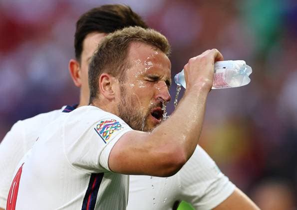 Budapest, Hungary, 4th June 2022. Harry Kane of England finds the heat tough going during the UEFA Nations League match at Puskas Arena, Budapest. Picture credit should read: David Klein Sportimage EDITORIAL USE ONLY. No use with unauthorised audio, video, data, fixture lists, club league logos or live services. Online in-match use limited to 120 images, no video emulation. No use in betting, games or single club league player publications. SPI-1726-0051