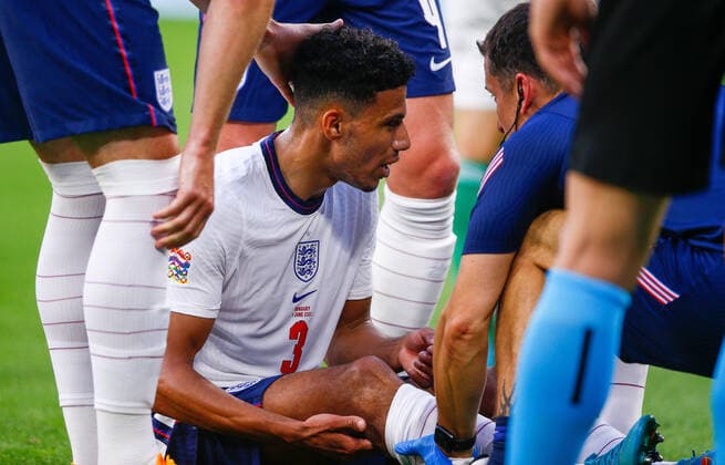Hungary v England UEFA Nations League James Justin of England receives treatment from the England physio during the UEFA Nations League match between England and Hungary at the Puskas Stadium, Budapest Content Not Available For UK Newspapers Copyright: xPaulxChestertonx FIL-16979-0093 UK Newspapers OUT