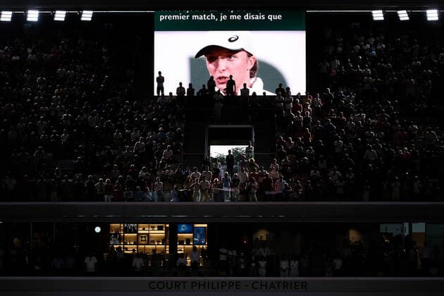 2022 French Open Women s Final Screen on Philipe Chatrier court showing Iga Swiatek giving a speech after her win over Coco Gauff in the 2022 French Open women s final. PARIS France  Copyright: xIbrahimxEzzatx originalFilename:ezzat-notitle220604_npeZR.jpg