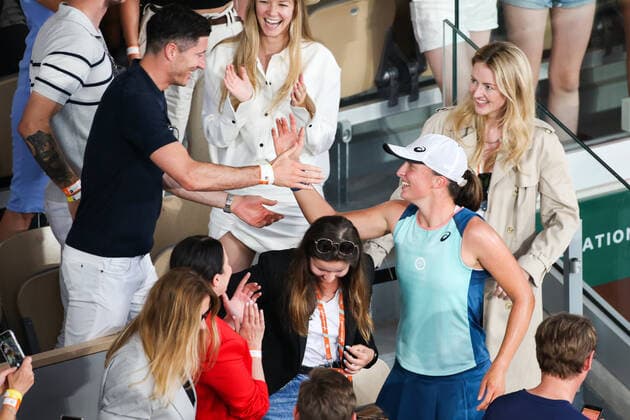 2022 French Open Women s Final The football player Robert Lewandowski greeting Iga Swiatek after her win against Coco Gauff on Philipe Chatrier court in the 2022 French Open women s final. PARIS France  Copyright: xIbrahimxEzzatx originalFilename:ezzat-notitle220604_npldg.jpg