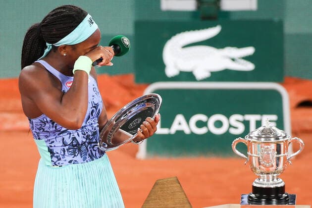 2022 French Open Women s Final Coco Gauff posing for photos with Roland Garros second place trophy after her defeat against Iga Swiatek on Philipe Chatrier court in the 2022 French Open women s final. PARIS France  Copyright: xIbrahimxEzzatx originalFilename:ezzat-notitle220604_npurk.jpg