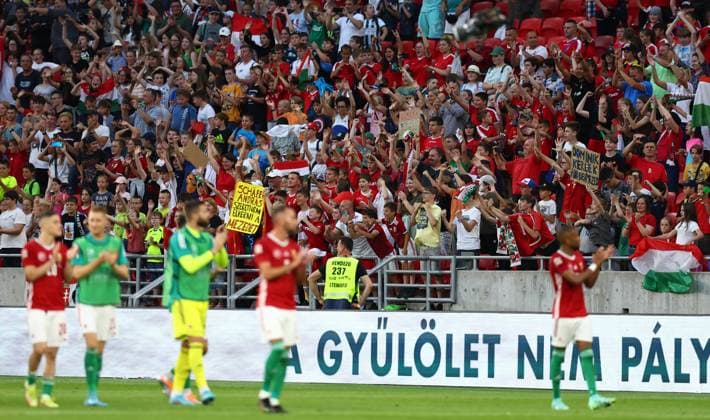 Budapest, Hungary, 4th June 2022. The school children allowed in celebrate the win during the UEFA Nations League match at Puskas Arena, Budapest. Picture credit should read: David Klein Sportimage EDITORIAL USE ONLY. No use with unauthorised audio, video, data, fixture lists, club league logos or live services. Online in-match use limited to 120 images, no video emulation. No use in betting, games or single club league player publications. SPI-1726-0113