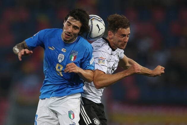 Fußball, Nations League, Italien - Deutschland Italy - 04.06.2022: SANDRO TONALI (ITALY), LEON GORETZKA (GERMANY) in action during the UEFA Nations league 2023 football match between Italy vs Germany at Stadio Dall™Ara in Bologna on 04 june 2022.  Copyright: xMarcoxIacobuccix xipa-agency.netx xMarcoxIacobuccix 0