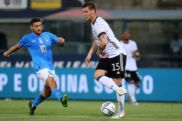 04 06 2022, Bologna, Italy, Renato Dall Ara , Italy vs Germany UEFA Nations League Path A Group 2, Lorenzo Pellegrini Italy and Niklas Suele Germany in duel Photo H Langer Bologna Renato Dall Ara Emilia Romagna Italy  541_ITAGER20220604_030 Langer-541