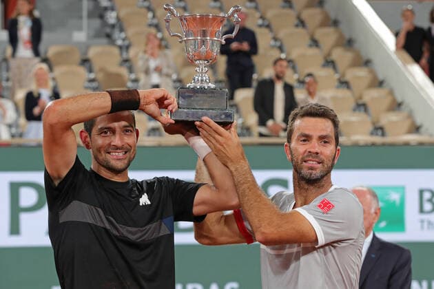 4th June 2022; Roland Garros, Paris, France: French Open Tennis tournament: Marcelo Arevalo (ELS) and Jean-Julien Rojer (NED) lift the winners trophy of the Men s Doubles after beating Ivan Dodig (CRO)and Austin Krajicek (USA)  ActionPlus12397011 JonxBromley