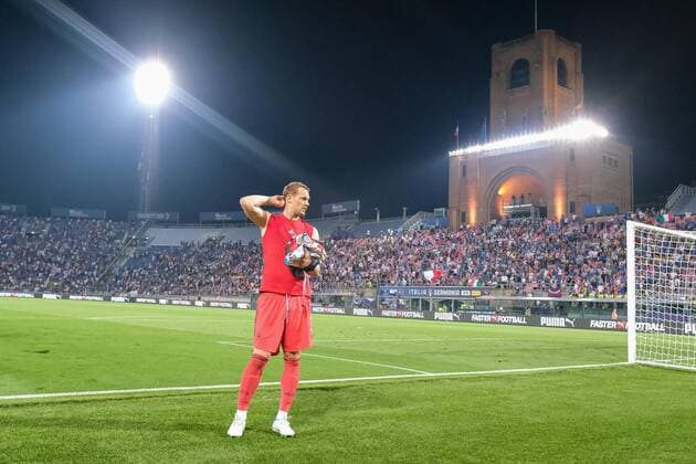 Manuel Neuer Germany, 1 after the match, ITA, Italy vs Germany, football, Uefa Nations League, Matchday 1, 2022 season, 04 06 2022, ITA, Italy vs Germany, football, Nations League, Matchday 1, 2022 season, 04 06 2022 Bologna Copyright: xEibner-Pressefotox EP_EER