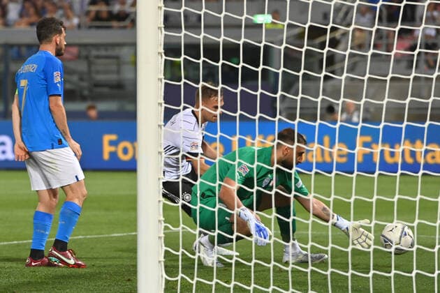 Joshua KIMMICH GER scores the goal to 1 1 against goalkeeper Gianluigi DONNARUMMA ITA m penalty area action,goal shot Football UEFA Nations League,Group Stage 1 Matchday Italy ITA Germany GER 1 1, on 04 06 2022, Renato Dall Ara Stadium Bologna