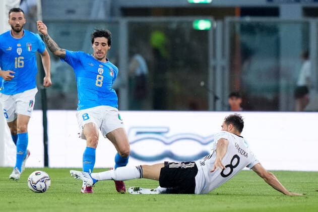 Sandro Tonali of Italy and Leon Goretzka of Germany compete for the ball during the UEFA Nations League match between Italy and Germany at Stadio Dall Ara, Bologna, Italy on 4 June 2022. Photo by Giuseppe Maffia. Bologna Stadio Renato Dall Ara Bologna Italy Copyright: xGiuseppexMaffiax SP24-344-005