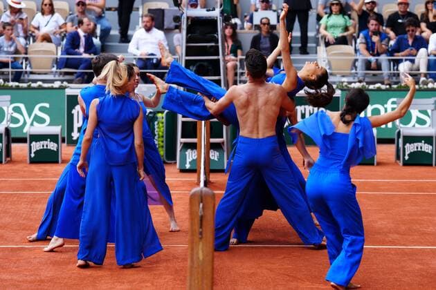 Mandatory Credit: Photo by Javier Garcia Shutterstock (12960014bw) Contemporary dancers on court before the Women s Final French Open Tennis, Day 14, Roland Garros, Paris, France - 04 Jun 2022 French Open Tennis, Day 14, Roland Garros, Paris, France - 04 Jun 2022  Copyright: xJavierxGarcia Shutterstockx 12960014bw