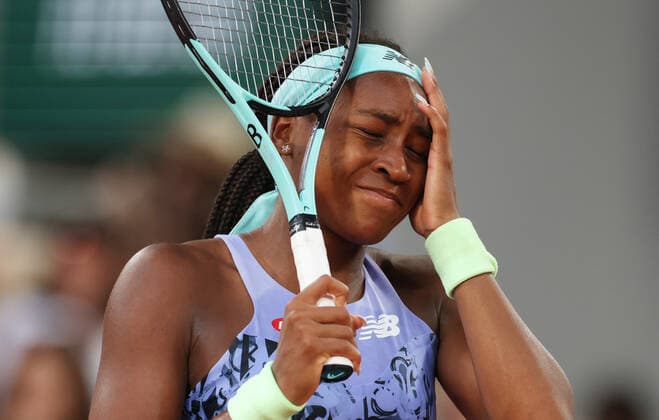 (220605) -- PARIS, June 5, 2022 -- Coco Gauff reacts during the women s singles final between Iga Swiatek of Poland and Coco Gauff of the United States at the French Open tennis tournament at Roland Garros in Paris, France, June 4, 2022. ) (SP)FRANCE-PARIS-TENNIS-ROLAND GARROS-FRENCH OPEN-WOMEN S SINGLES-FINAL GaoxJing 