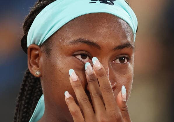 (220605) -- PARIS, June 5, 2022 -- Coco Gauff reacts during the women s singles final between Iga Swiatek of Poland and Coco Gauff of the United States at the French Open tennis tournament at Roland Garros in Paris, France, June 4, 2022. ) (SP)FRANCE-PARIS-TENNIS-ROLAND GARROS-FRENCH OPEN-WOMEN S SINGLES-FINAL GaoxJing 