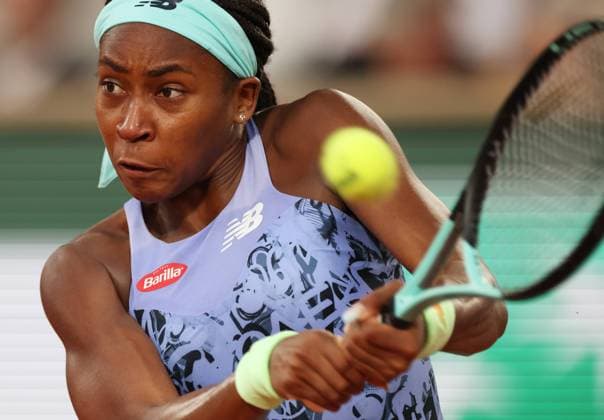 (220605) -- PARIS, June 5, 2022 -- Coco Gauff returns the ball during the women s singles final between Iga Swiatek of Poland and Coco Gauff of the United States at the French Open tennis tournament at Roland Garros in Paris, France, June 4, 2022. ) (SP)FRANCE-PARIS-TENNIS-ROLAND GARROS-FRENCH OPEN-WOMEN S SINGLES-FINAL GaoxJing 