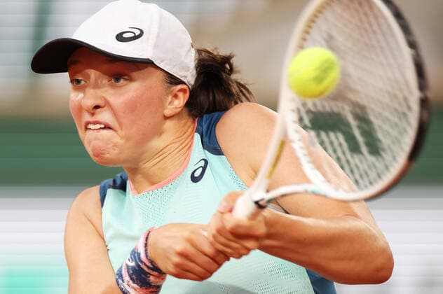 (220605) -- PARIS, June 5, 2022 -- Iga Swiatek returns the ball during the women s singles final between Iga Swiatek of Poland and Coco Gauff of the United States at the French Open tennis tournament at Roland Garros in Paris, France, June 4, 2022. ) (SP)FRANCE-PARIS-TENNIS-ROLAND GARROS-FRENCH OPEN-WOMEN S SINGLES-FINAL GaoxJing 