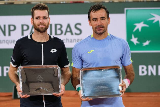 (220605) -- PARIS, June 5, 2022 -- Ivan Dodig (R) of Croatia and Austin Krajicek of the United States pose during the awarding ceremony after the men s doubles final match between Ivan Dodig of Croatia Austin Krajicek of the United States and Marcelo Arevalo of Salvador Jean-julien Rojer of the Netherlands at the French Open tennis tournament at Roland Garros in Paris, France, June 4, 2021. ) (SP)FRANCE-PARIS-TENNIS-ROLAND GARROS-FRENCH OPEN-MEN S DOUBLES-FINAL MengxDingbo 
