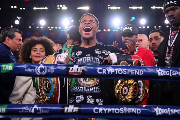 Sport Themen der Woche KW22 Sport Bilder des Tages BOXING KAMBOSOS HANEY, Devin Haney of the USA (centre) poses for a photograph with his belts after defeating George Kambosos Jr of Australia in the world lightweight title boxing match between Australian boxer George Kambosos Jr and American boxer Devin Haney at Marvel Stadium in Melbourne, Sunday, June 5, 2022. ( NO ARCHIVING, EDITORIAL USE ONLY, NO USE IN BOOKS WITHOUT CONSENT MELBOURNE VICTORIA AUSTRALIA  Copyright: xJAMESxROSSx 20220605001666567506
