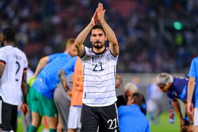 Ilkay Guendogan Germany, 21 thanks fans after match, ITA, Italy vs Germany, football, Uefa Nations League, Matchday 1, Season 2022, 04 06 2022, ITA, Italy vs Germany, football, Nations League, Matchday 1, Season 2022, 04 06 2022 Bologna. Copyright: xEibner-Pressefotox EP_EER