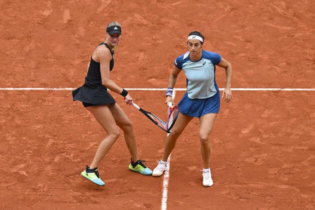 Caroline Garcia (Fra) Kristina Mladenovic (Fra) TENNIS : Roland Garros 2022 - Finale double femme - 05 06 2022 JBAutissier Panoramic 