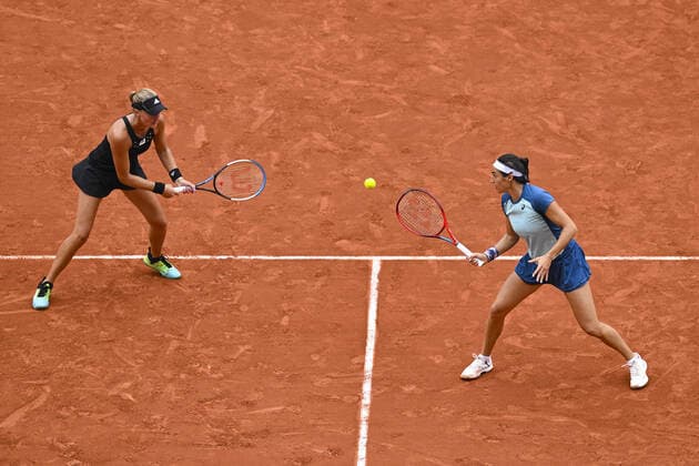 Caroline Garcia (Fra) Kristina Mladenovic (Fra) TENNIS : Roland Garros 2022 - Finale double femme - 05 06 2022 JBAutissier Panoramic 
