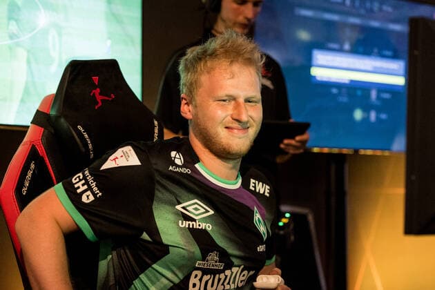 VBL Grand Final by bevestor 05 06 2022 Michael MegaBit98 Bittner Werder Bremen smiles after advancing to the quarterfinals Virtual Bundesliga Grand Final by bevestor, Cologne, XPOST Copyright: xBEAUTIFULxSPORTS Wunderlx