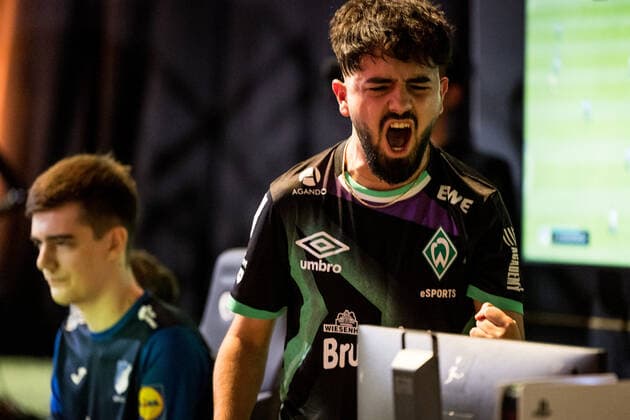 VBL Grand Final by bevestor 05 06 2022 Ali PredatorFIFA Oskoui wheel Werder Bremen cheers Virtual Bundesliga Grand Final by bevestor, Koeln, XPOST Copyright: xBEAUTIFULxSPORTS Wunderlx