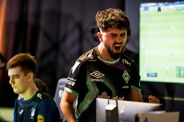 VBL Grand Final by bevestor 05 06 2022 Ali PredatorFIFA Oskoui wheel Werder Bremen cheers Virtual Bundesliga Grand Final by bevestor, Koeln, XPOST Copyright: xBEAUTIFULxSPORTS Wunderlx