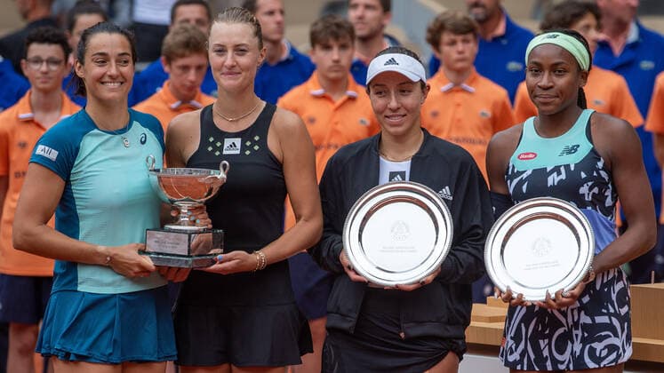 Roland Garros 2022 PARIS, IF - 05.06.2022: ROLAND GARROS 2022 - Caroline Garcia and Kristina Mladenovic celebrate with cup after winning women& 39;s doubles tournament at Roland Garros 2022 after winning tennis match against Coco Gauff and Jessica Pegula 2-1 (2-6 6-3 6-2) (Photo: Richard Callis Fotoarena) x2216510x  RichardxCallis