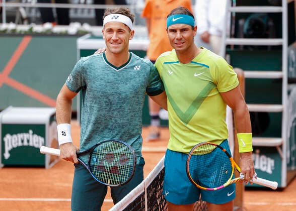 French Open 2022, Casper Ruud and Rafael Nadal pose at the net for the photographers, final, final tennis French Open 2022 Grand Slam ATP WTA ITF Roland Garros Paris France 5 June 2022 Copyright: xJuergenxHasenkopfx