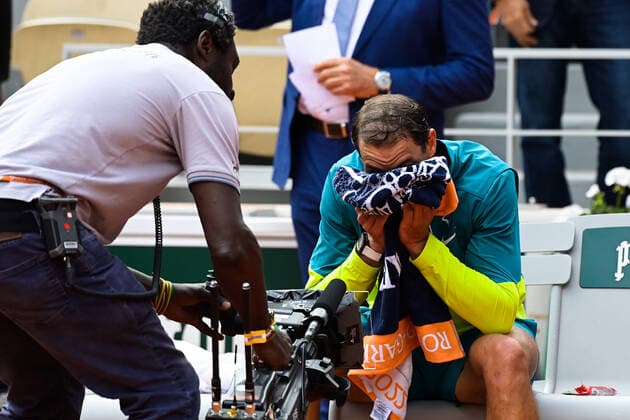 Attitude - Joie de Rafael Nadal ( Espagne ) en fin du match TENNIS : Roland Garros 2022 - Internationaux de France - 05 06 2022 FedericoPestellini Panoramic 