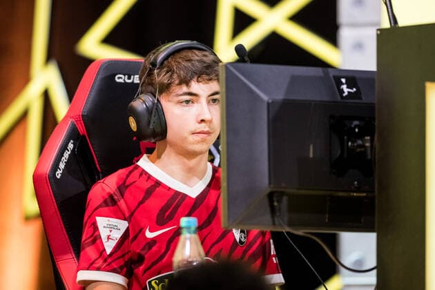 VBL Grand Final by bevestor 05 06 2022 Dylan DullenMIKE Neuhausen SC Freiburg Virtual Bundesliga Grand Final by bevestor, Koeln, XPOST Copyright: xBEAUTIFULxSPORTS Wunderlx