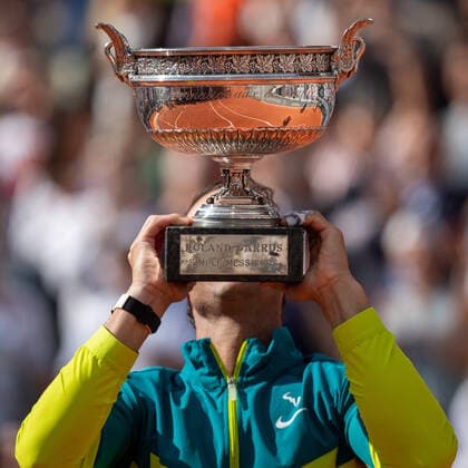 Roland Garros 2022 PARIS, IF - 05.06.2022: ROLAND GARROS 2022 - Rafael Nadal celebrates with a Roland Garros cup after winning the tennis match against Casper Ruud 3-0 (6-3 6-3 6-0) valid for the final of the 2022 Roland Garros men& 39;s tournament held in Paris, France. (Photo: Richard Callis Fotoarena) x2216655x  RichardxCallis