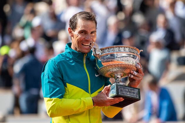 Roland Garros 2022 PARIS, IF - 05.06.2022: ROLAND GARROS 2022 - Rafael Nadal celebrates with a Roland Garros cup after winning the tennis match against Casper Ruud 3-0 (6-3 6-3 6-0) valid for the final of the 2022 Roland Garros men& 39;s tournament held in Paris, France. (Photo: Richard Callis Fotoarena) x2216690x  RichardxCallis