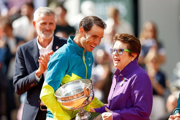 05 06 2022, Tennis, French Open 2022 Roland Garros, FRA, Paris, Roland Garros Final Men Singles Rafael Nadal ESP Casper Ruud NOR Picture from left Rafael Nadal ESP gets the cup from Billie Jean King Copyright: HMBxMedia AntonioxBorga