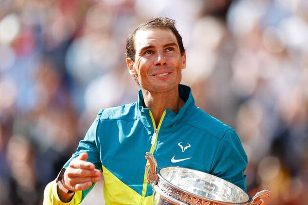 05 06 2022, tennis, French Open 2022 Roland Garros, FRA, Paris, Roland Garros final men singles Rafael Nadal ESP Casper Ruud NOR picture v li Rafael Nadal ESP with trophy thanks fans, thanks, thanks Copyright: HMBxMedia AntonioxBorga