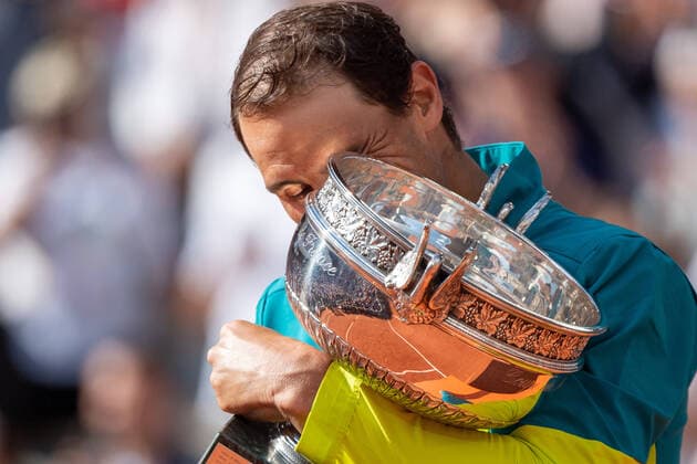 Roland Garros 2022 PARIS, IF - 05.06.2022: ROLAND GARROS 2022 - Rafael Nadal celebrates with a Roland Garros cup after winning the tennis match against Casper Ruud 3-0 (6-3 6-3 6-0) valid for the final of the 2022 Roland Garros men& 39;s tournament held in Paris, France. (Photo: Richard Callis Fotoarena) x2216759x  RichardxCallis