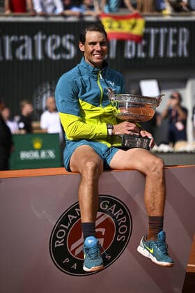 joie de Rafael Nadal (Esp) posant avec le trophee du vainqueur CELEBRITIES : Roland Garros 2022 - Finale Simple Messieurs - 05 06 2022 JBAutissier Panoramic 