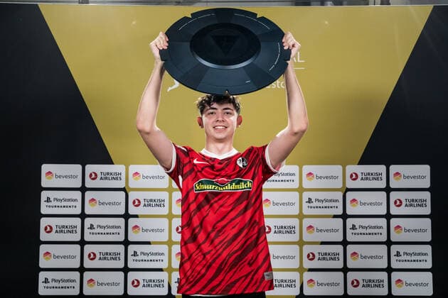 VBL Grand Final by bevestor 05 06 2022 Dylan DullenMIKE Neuhausen SC Freiburg NEO lifts the championship trophy Virtual Bundesliga Grand Final by bevestor, Cologne, XPOST Copyright: xBEAUTIFULxSPORTS Wunderlx