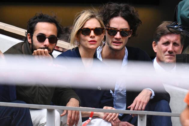 Sienna Miller et Oli Green CELEBRITIES : Roland Garros 2022 - Finale Simple Messieurs - 05 06 2022 JBAutissier Panoramic 