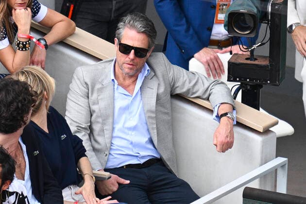 Hugh Grant CELEBRITIES : Roland Garros 2022 - Finale Simple Messieurs - 05 06 2022 JBAutissier Panoramic 