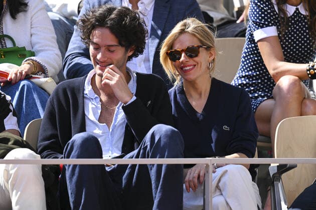 Oli Green et Sienna Miller CELEBRITIES : Roland Garros 2022 - Finale Simple Messieurs - 05 06 2022 JBAutissier Panoramic 