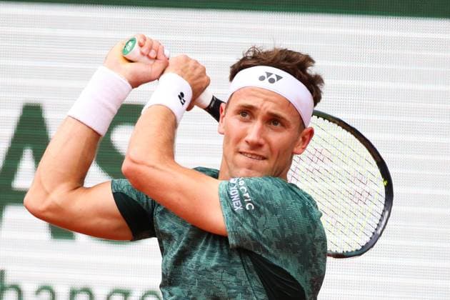 Roland-Garros 2022, French Open 2022 Norway s Casper Ruud returns the ball to Spain s Rafael Nadal during their men s final tennis match at the Philippe Chatrier court on Day 15 of The Roland Garros 2022 French Open tennis tournament. Paris France  Copyright: xIbrahimxEzzatx originalFilename:ezzat-notitle220605_npB9X.jpg