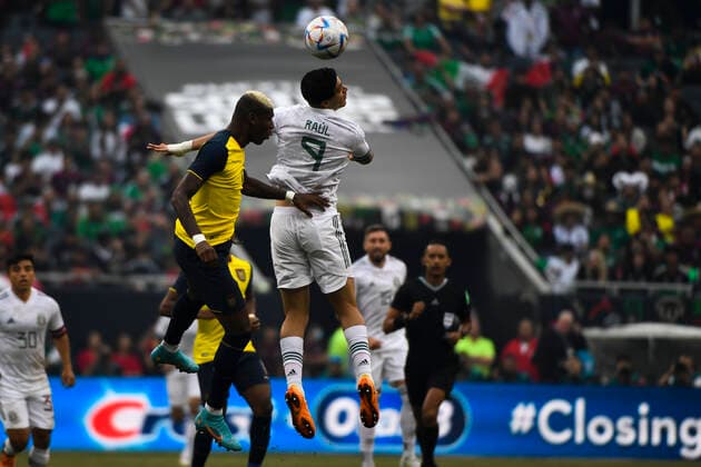 Mexico s forward Raul Jimenez (9) of Mexico in action against Robert Abel Arboleda (4) (L) of Ecuador during the friendly soccer match between Mexico and Ecuador, at Soldier Field, Chicago, Illinois (US), 05 June 2022. Freindly match: Mexico vs Ecuador !ACHTUNG: NUR REDAKTIONELLE NUTZUNG!  Copyright: xMattxMartonx AME4865 20220606-537a6b37e486171630e0bee4ba025e8926a41709
