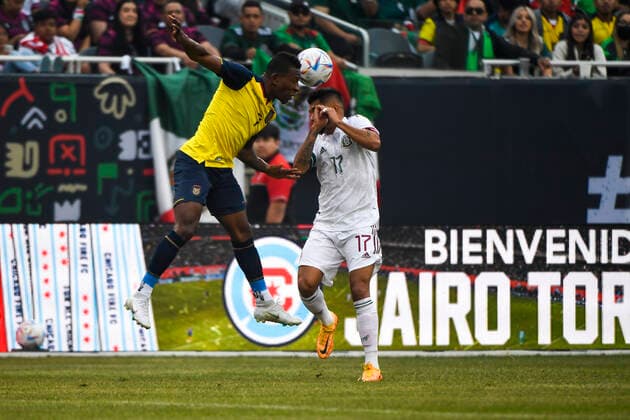 Mexico s forward Jesus Corona (17) of Mexico in action against Ecuador s defender Pervis Estupinan (7) of Ecuador during the friendly soccer match between Mexico and Ecuador, at Soldier Field, Chicago, Illinois (US), 05 June 2022. Freindly match: Mexico vs Ecuador !ACHTUNG: NUR REDAKTIONELLE NUTZUNG!  Copyright: xMattxMartonx AME4863 20220606-9603567add704827cd1a8dfc3afc9f793f43e674