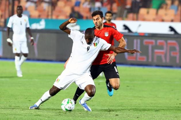 (220606) -- CAIRO, June 6, 2022 -- Guinea s Serhou Guirassy (front) vies with Egypt s Hamdi Fathi during their Africa Cup of Nations (AFCON) qualifying football match in Cairo, Egypt, on June 5, 2022. (Photo by Xinhua) (SP)EGYPT-CAIRO-FOOTBALL-AFRICA CUP OF NATIONS-QUALIFYING MATCH-EGYPT VA GUINEA AhmedxGomaa 
