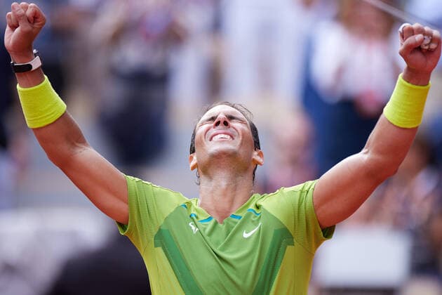 Sport Bilder des Tages (220606) -- PARIS, June 6, 2022 -- Rafael Nadal of Spain celebrates after the men s singles final match between Rafael Nadal of Spain and Casper Ruud of Norway at the French Open tennis tournament at Roland Garros in Paris, France, June 5, 2022. ) (SP)FRANCE-PARIS-TENNIS-ROLAND GARROS-FRENCH OPEN-MEN S SINGLES-FINAL MengxDingbo 