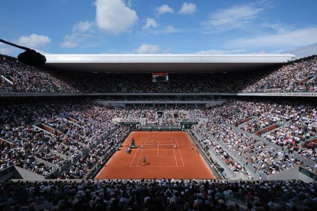 (220606) -- PARIS, June 6, 2022 -- Rafael Nadal of Spain and Casper Ruud of Norway compete during their men s singles final match at the French Open tennis tournament at Roland Garros in Paris, France, June 5, 2022. ) (SP)FRANCE-PARIS-TENNIS-ROLAND GARROS-FRENCH OPEN-MEN S SINGLES-FINAL MengxDingbo 