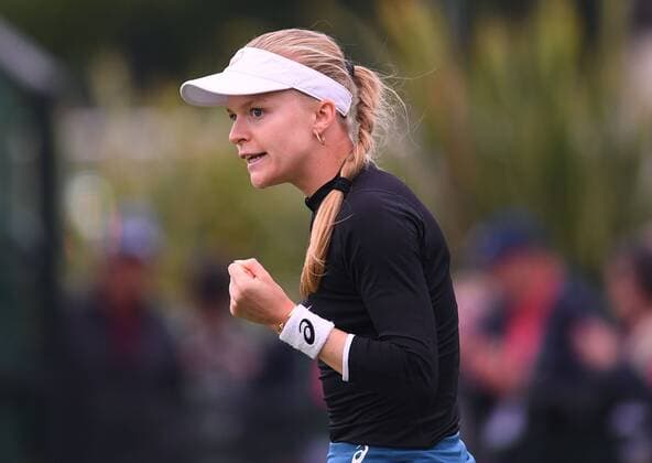 Mandatory Credit: Photo by Anna Gowthorpe Shutterstock (12968518v) Harriet Dart of Great Britain during her first round match Rothesay Open, Tennis, Nottingham Tennis Centre, Nottingham, UK - 06 Jun 2022 Rothesay Open, Tennis, Nottingham Tennis Centre, Nottingham, UK - 06 Jun 2022  Copyright: xAnnaxGowthorpe Shutterstockx 12968518v